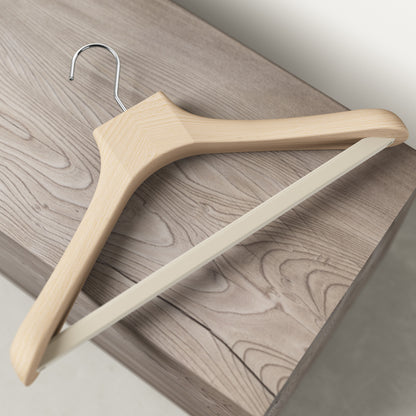 Wooden outerwear hangers with bar - Pack of 5 pieces